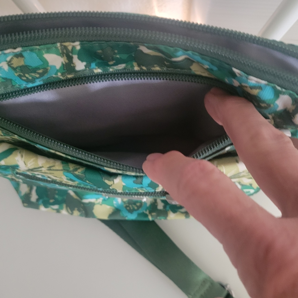 Baggallini Green Floral Pattern Crossbody Bag - Picture 8 of 9